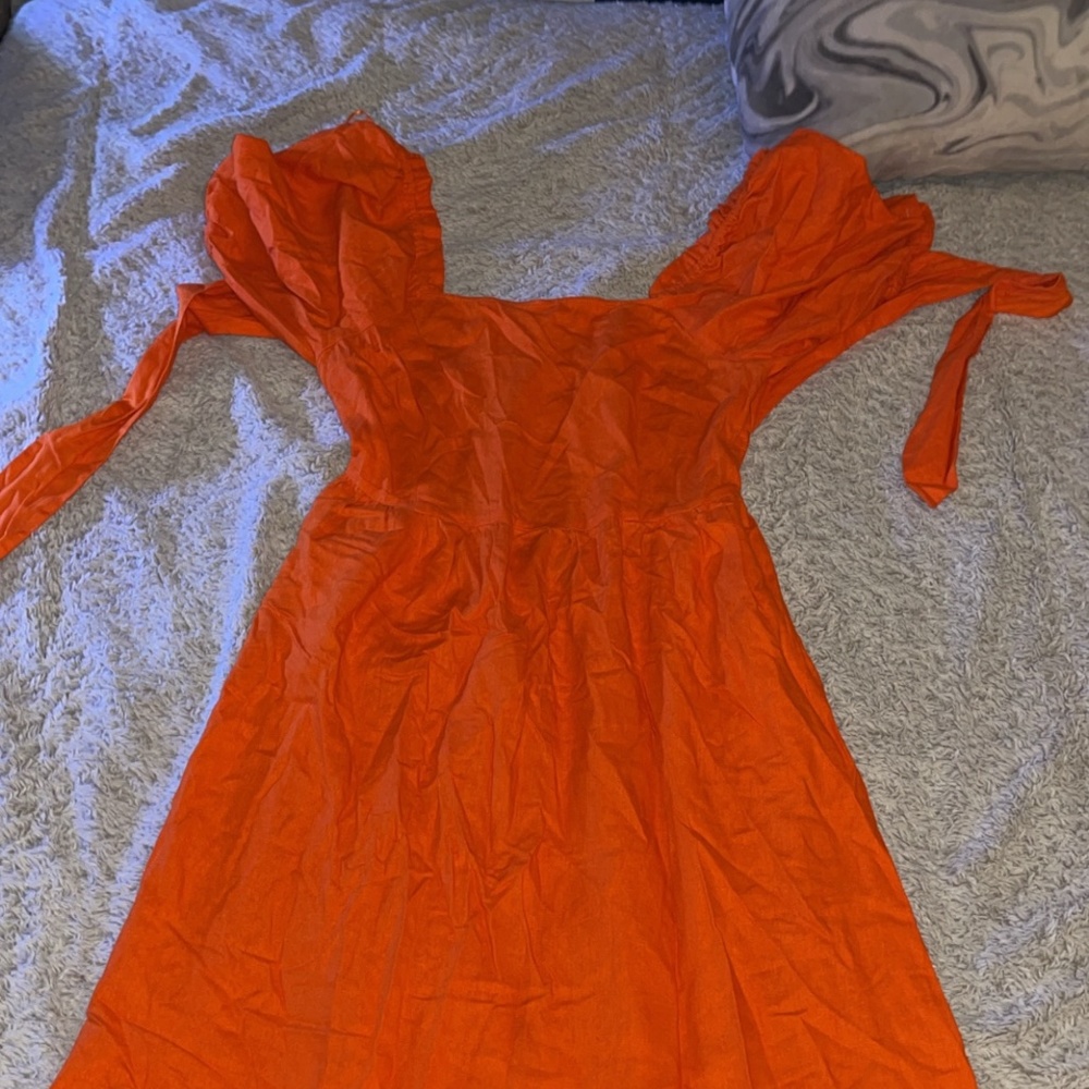 Backless dress